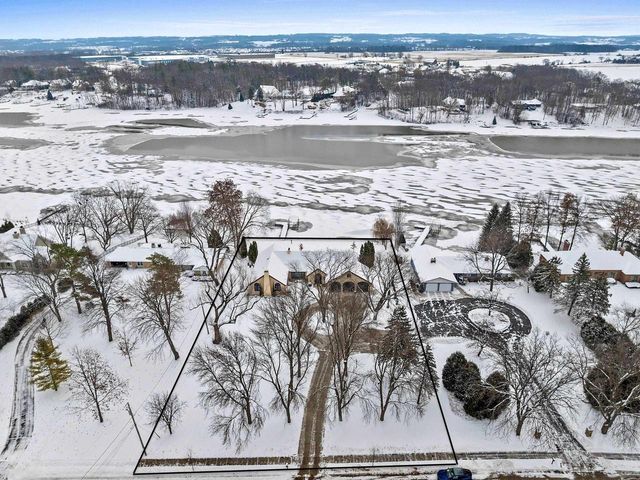 2045 LOST DAUPHIN ROAD, De Pere, WI 54115