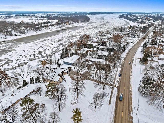 2045 LOST DAUPHIN ROAD, De Pere, WI 54115