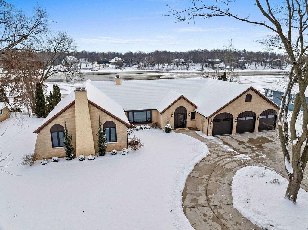 2045 LOST DAUPHIN ROAD, De Pere, WI 54115