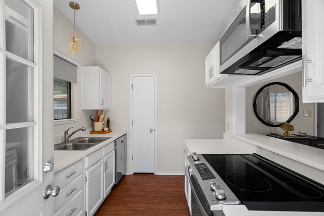709 Normandy Drive, Euless, TX 76039