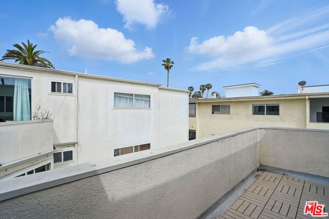 930 3rd Street 303, Santa Monica, CA 90403