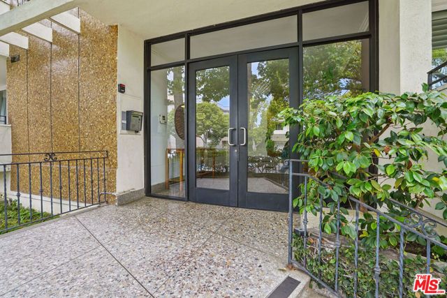 930 3rd Street 303, Santa Monica, CA 90403