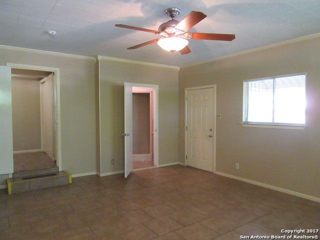 2018 E Lawndale, San Antonio, TX 78209