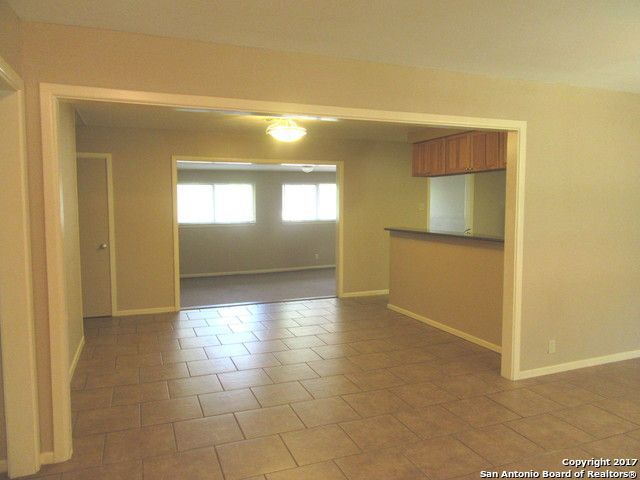 2018 E Lawndale, San Antonio, TX 78209