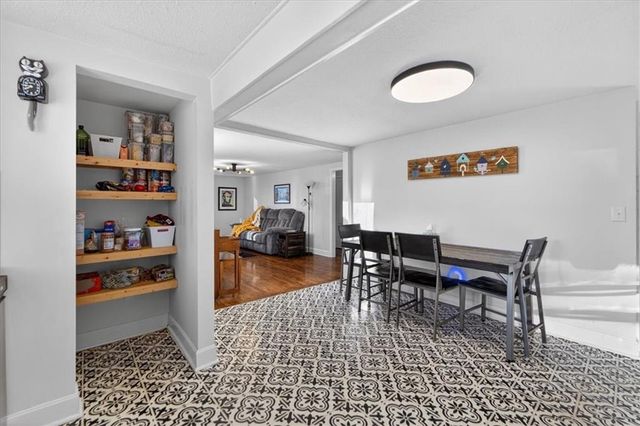 310 S Bluegrass Drive, Bonner Springs, KS 66012