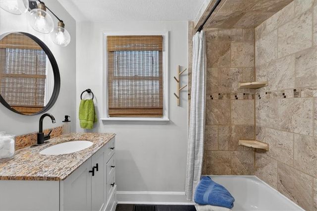 310 S Bluegrass Drive, Bonner Springs, KS 66012