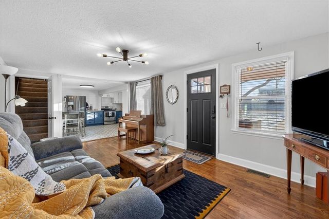 310 S Bluegrass Drive, Bonner Springs, KS 66012