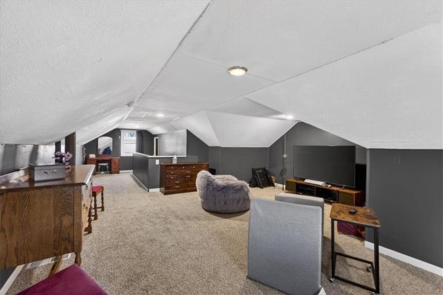 310 S Bluegrass Drive, Bonner Springs, KS 66012