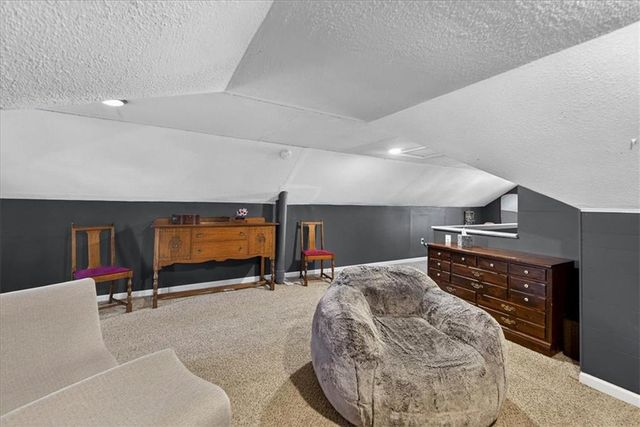 310 S Bluegrass Drive, Bonner Springs, KS 66012