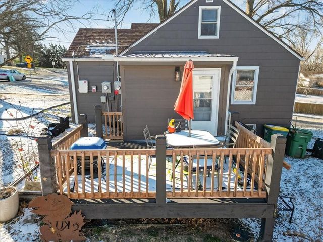 310 S Bluegrass Drive, Bonner Springs, KS 66012