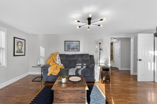 310 S Bluegrass Drive, Bonner Springs, KS 66012