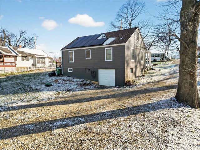 310 S Bluegrass Drive, Bonner Springs, KS 66012