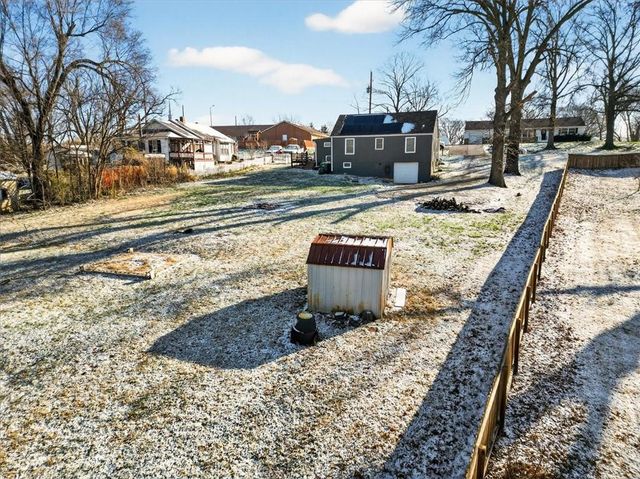 310 S Bluegrass Drive, Bonner Springs, KS 66012