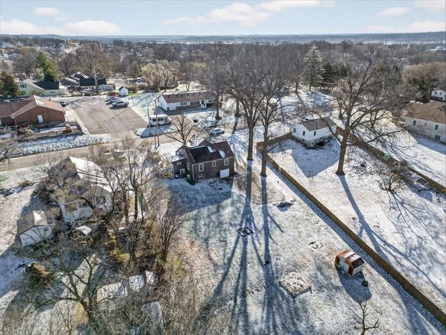 310 S Bluegrass Drive, Bonner Springs, KS 66012