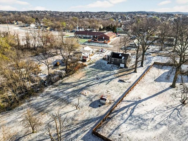 310 S Bluegrass Drive, Bonner Springs, KS 66012