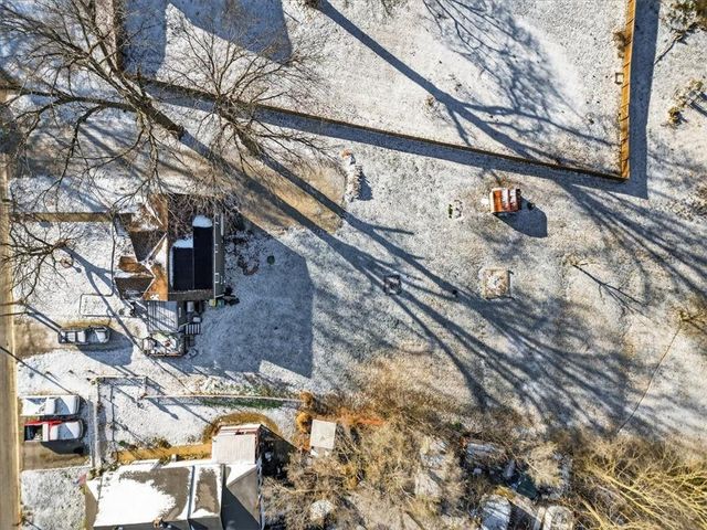 310 S Bluegrass Drive, Bonner Springs, KS 66012