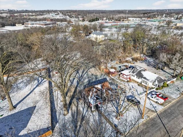 310 S Bluegrass Drive, Bonner Springs, KS 66012