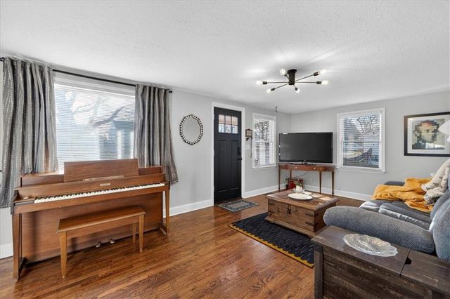 310 S Bluegrass Drive, Bonner Springs, KS 66012