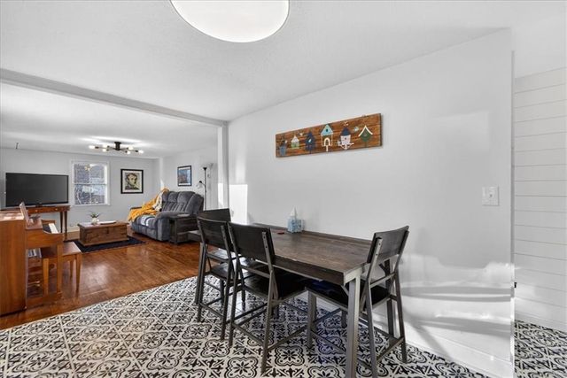 310 S Bluegrass Drive, Bonner Springs, KS 66012