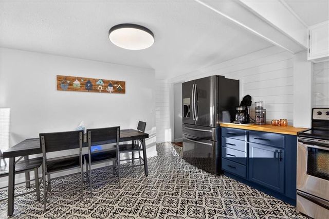 310 S Bluegrass Drive, Bonner Springs, KS 66012