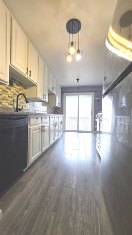 1992 Tall Oaks Drive 2B, Aurora, IL 60505