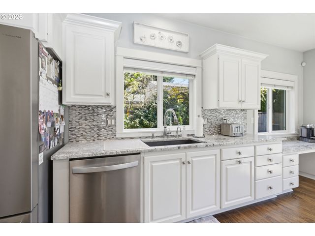 3424 SUSSEX St, Eugene, OR 97401