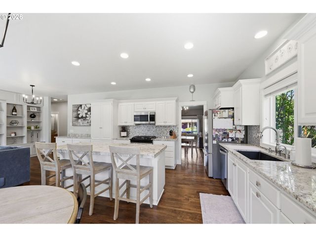 3424 SUSSEX St, Eugene, OR 97401