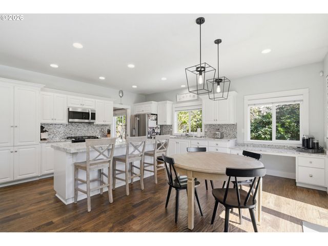 3424 SUSSEX St, Eugene, OR 97401