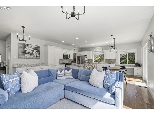 3424 SUSSEX St, Eugene, OR 97401