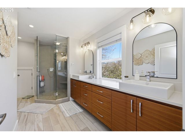 3424 SUSSEX St, Eugene, OR 97401