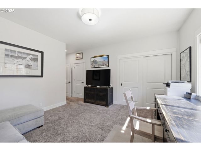 3424 SUSSEX St, Eugene, OR 97401