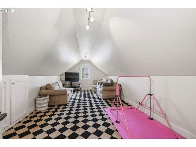 3424 SUSSEX St, Eugene, OR 97401