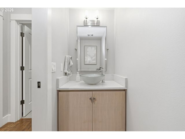 3424 SUSSEX St, Eugene, OR 97401