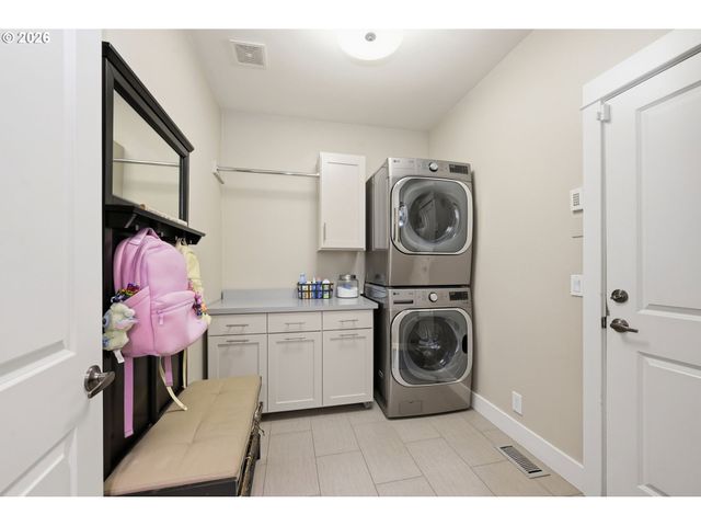 3424 SUSSEX St, Eugene, OR 97401