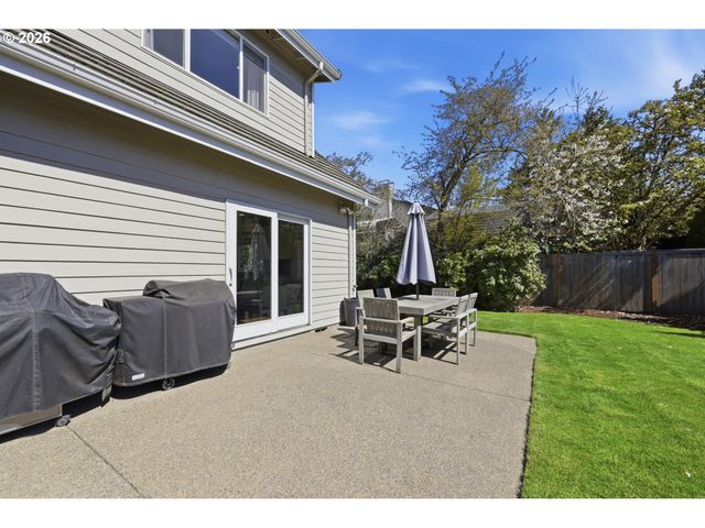 3424 SUSSEX St, Eugene, OR 97401