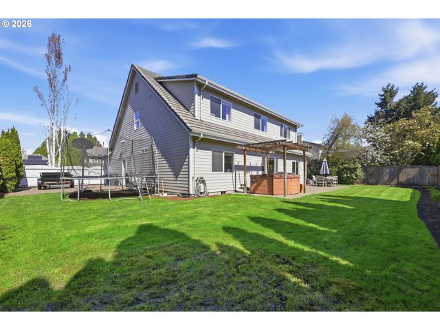 3424 SUSSEX St, Eugene, OR 97401