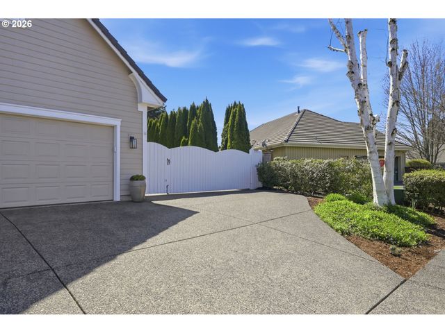3424 SUSSEX St, Eugene, OR 97401