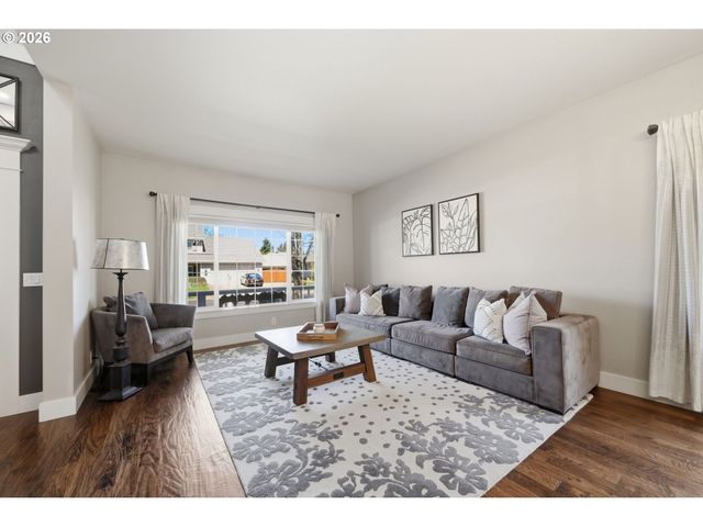 3424 SUSSEX St, Eugene, OR 97401