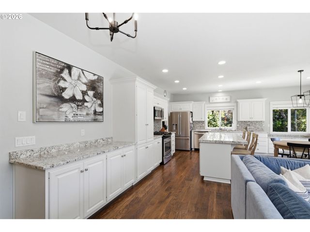 3424 SUSSEX St, Eugene, OR 97401