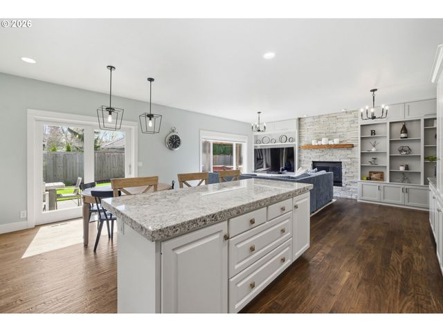 3424 SUSSEX St, Eugene, OR 97401