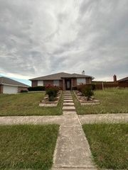 1046 Waterview Drive, Cedar Hill, TX 75104
