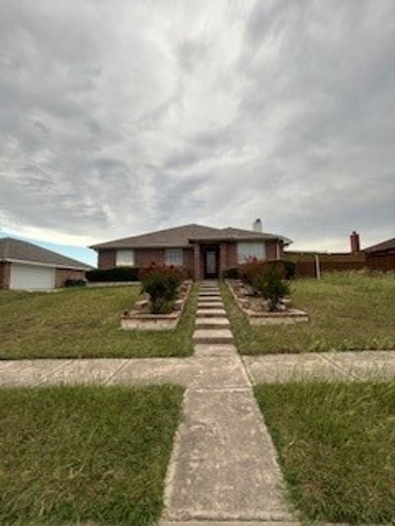 1046 Waterview Drive, Cedar Hill, TX 75104