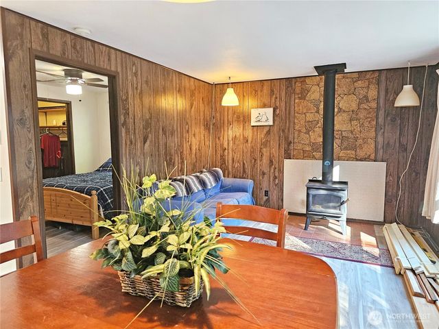 121 Bay View Avenue, Brinnon, WA 98320