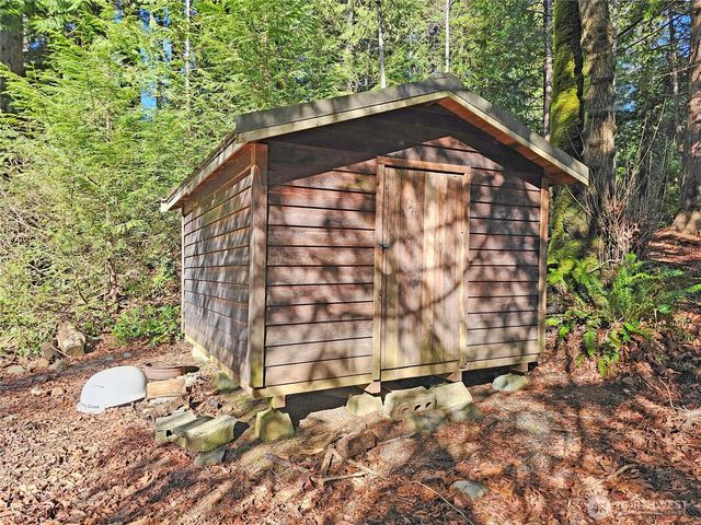 121 Bay View Avenue, Brinnon, WA 98320