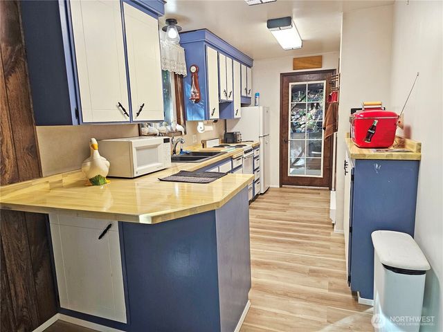 121 Bay View Avenue, Brinnon, WA 98320