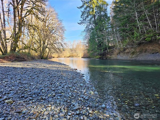 121 Bay View Avenue, Brinnon, WA 98320