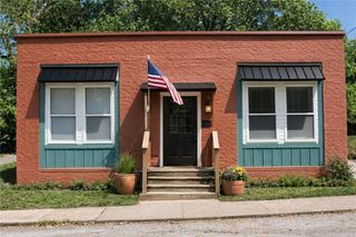 211 S Pearl Street, Independence, MO 64050