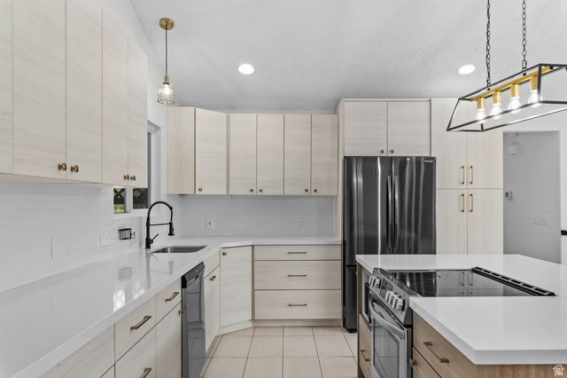 2197 E THISTLEWOOD WAY, Sandy, UT 84092