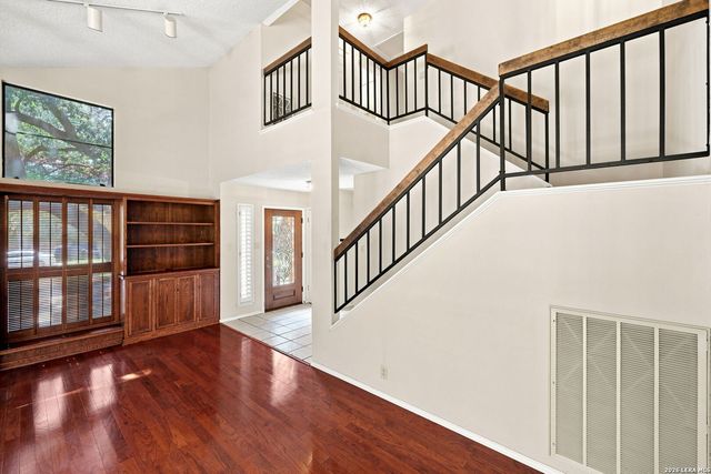 1800 SHADOW PARK ST, San Antonio, TX 78232
