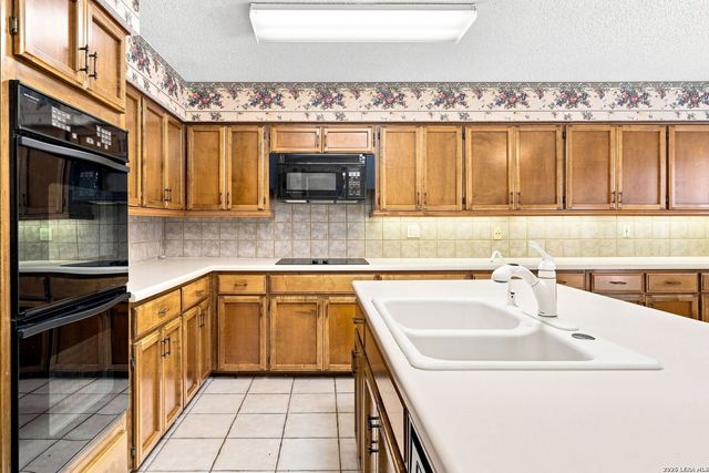 1800 SHADOW PARK ST, San Antonio, TX 78232